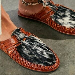 FREE PEOPLE Wanderer Woven Cowhide Leather Slip On Flats Mules - Size 39 Rare